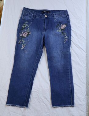 One 5 One Floral Embroidered cropped rough hem jeans sz 12